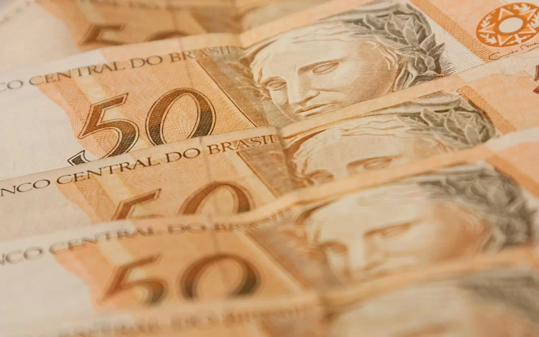 Congresso aprova salário mínimo de R$ 1.294 para o ano que vem